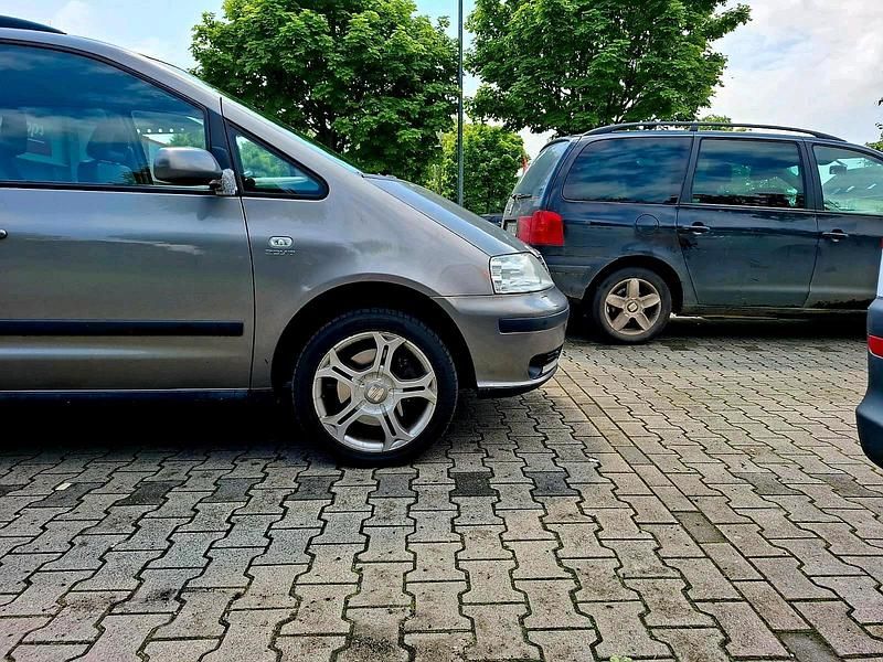 Gebraucht Seat Alhambra 150 PS (110 kW) 2009 Grau Van / Kleinbus