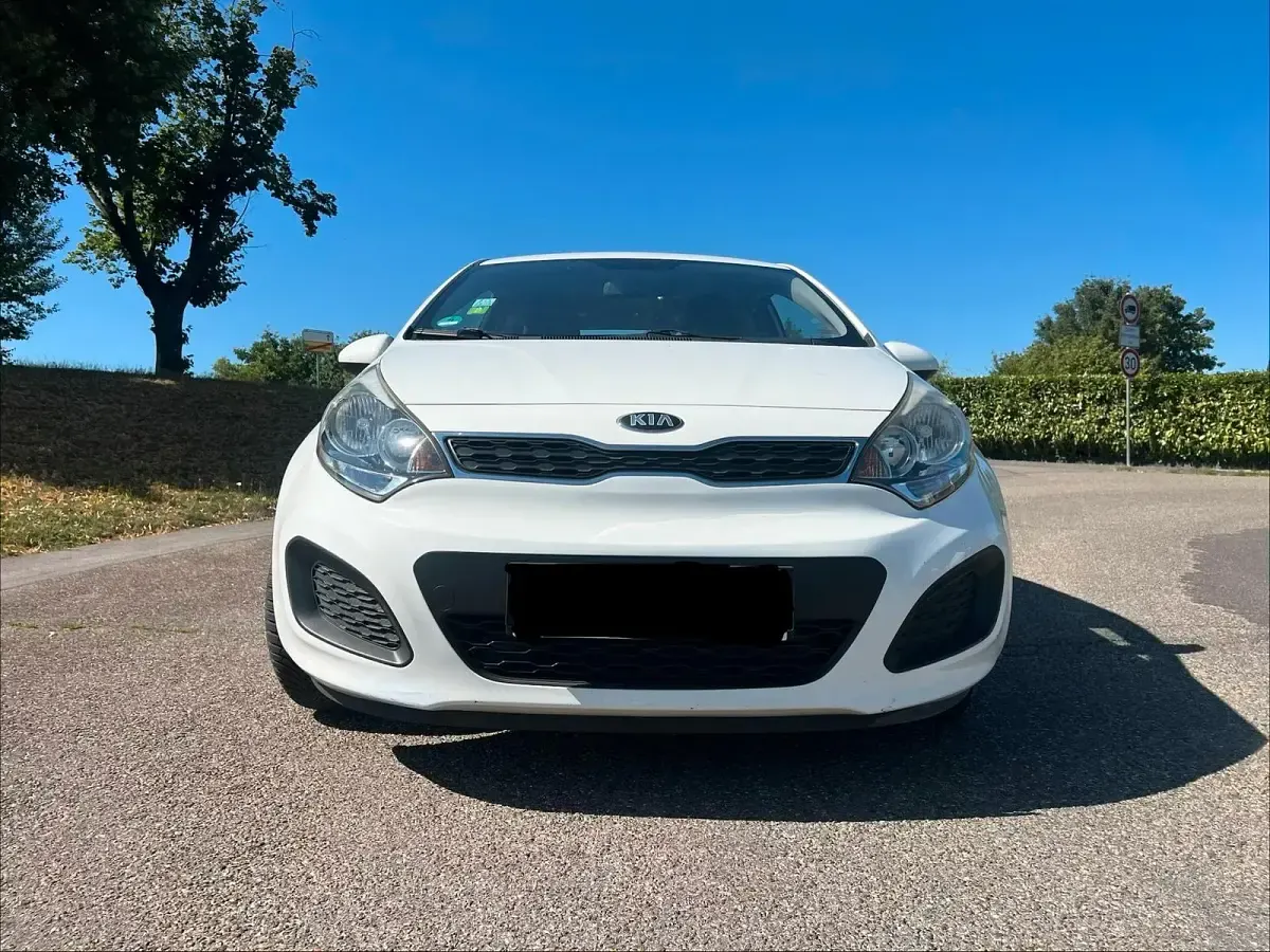 Gebraucht Kia Rio 85 PS (62 kW) 2013 Weiß Kleinwagen