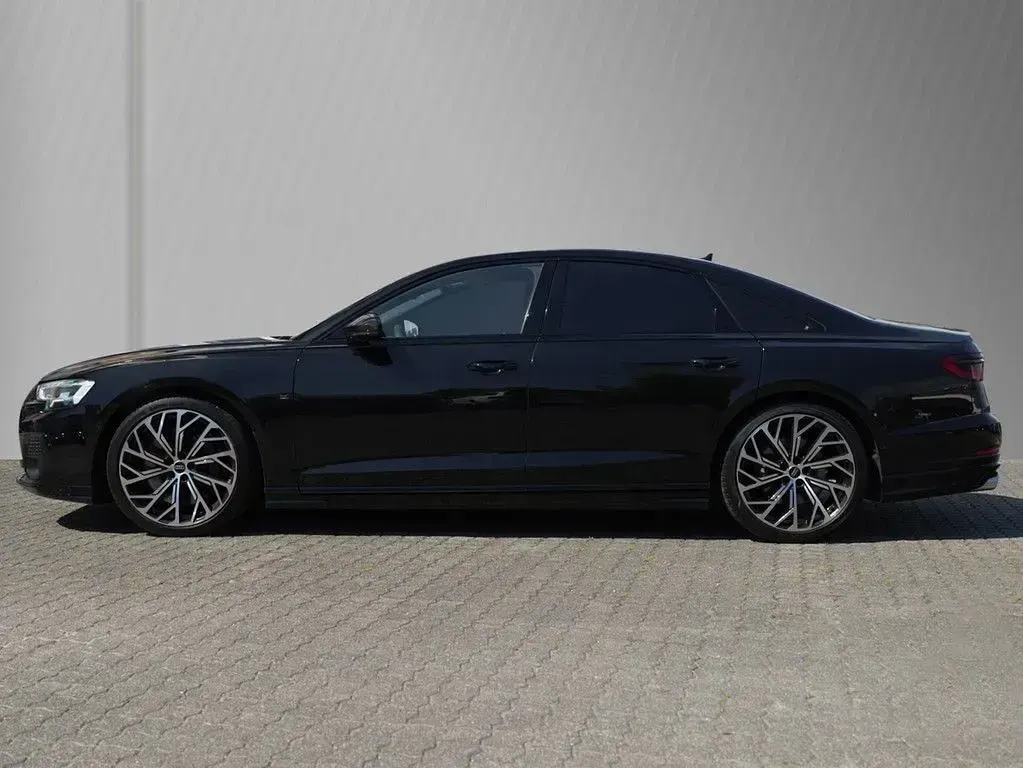 Gebraucht Audi S8 Comfort 571 PS (419 kW) 2024 Mythosschwarz metallic Limousine