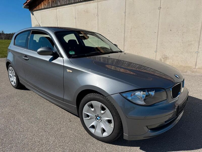 Grau Gebraucht 2009 BMW 118 Kleinwagen | 2.300 € (Superpreis) - Bild 1/4
