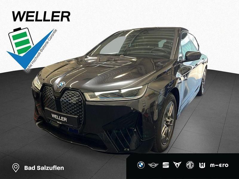 Sophistograu (grau) Gebraucht 2023 BMW iX Comfort Edition SUV | 51.970 € (Guter Preis) - Bild 1/3