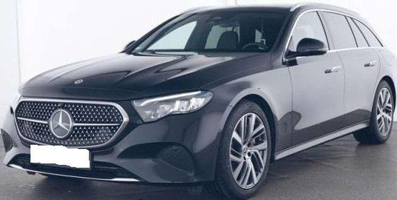 Obsidianschwarzmetallic Gebraucht 2024 Mercedes E300 Avantgarde Kombi | 53.890 € (Superpreis) - Bild 1/4