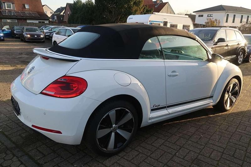 Gebraucht VW Beetle Cabriolet Cup 105 PS (77 kW) 2015 Pure white Cabrio