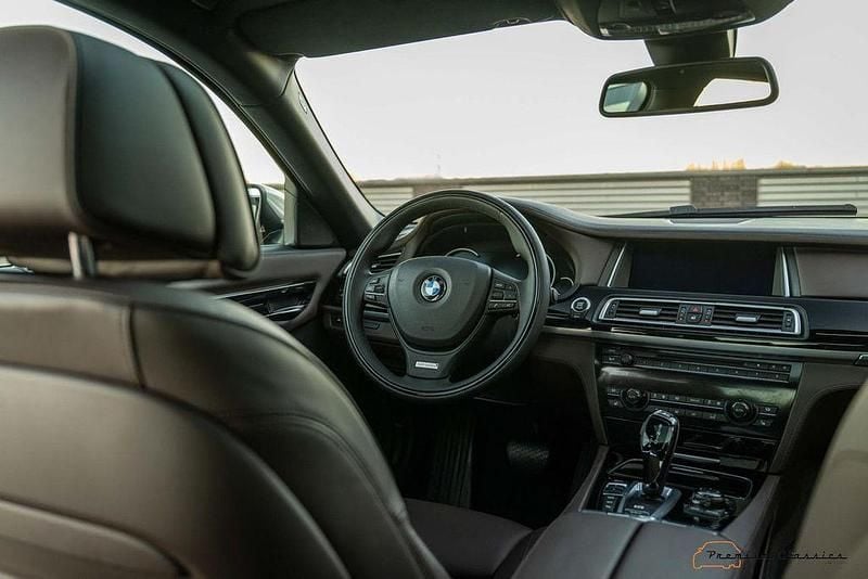 Gebraucht BMW 750 Executive 381 PS (280 kW) 2012 Beige Limousine