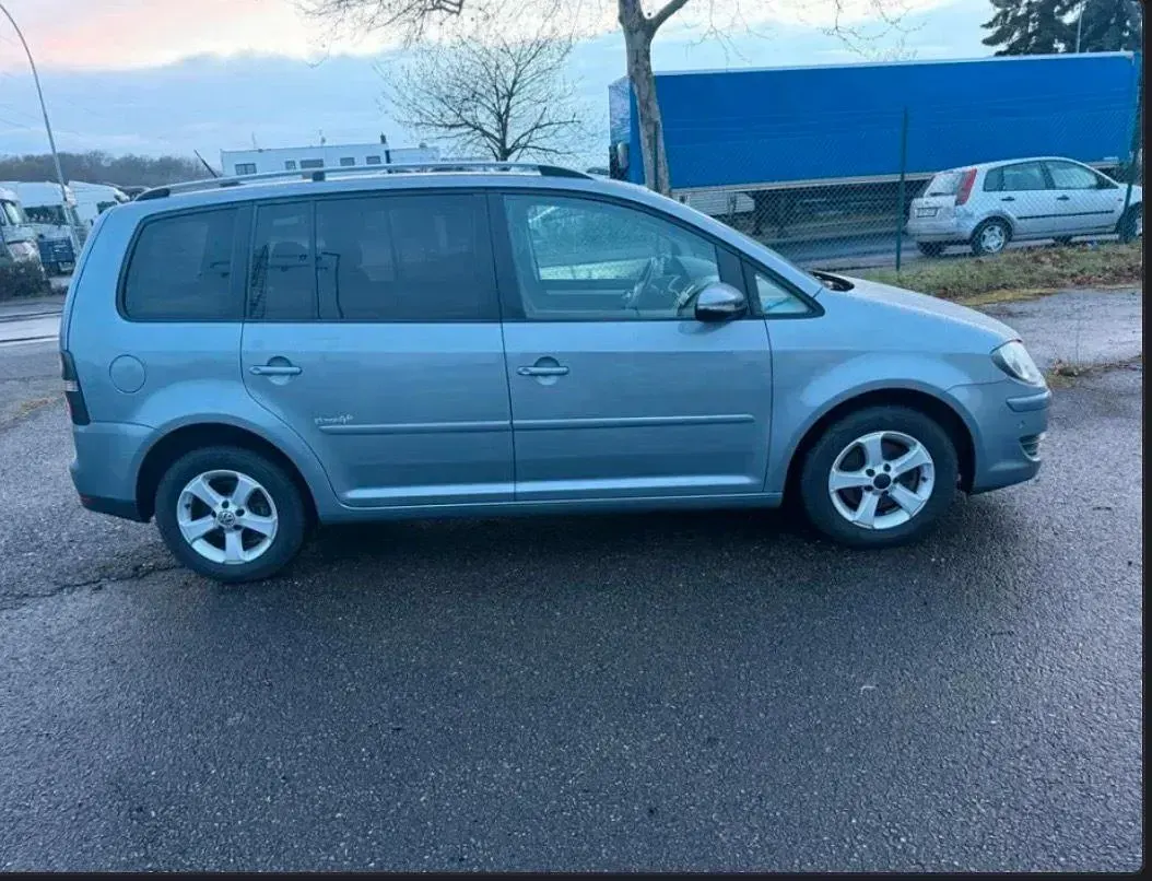 Gebraucht VW Touran 140 PS (102 kW) 2010 Blau Van / Kleinbus