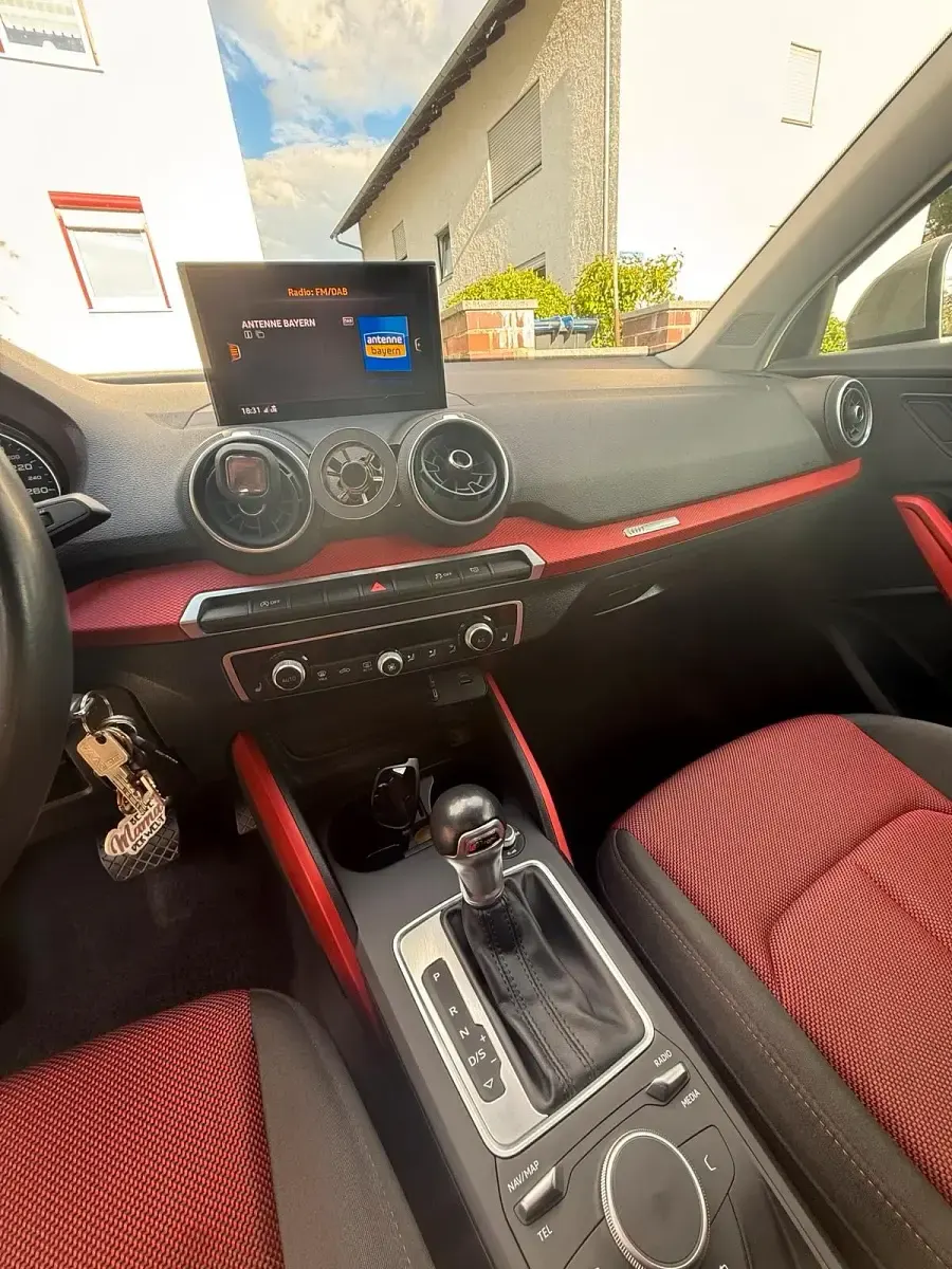 Gebraucht Audi Q2 S-Line 150 PS (110 kW) 2020 Grau SUV