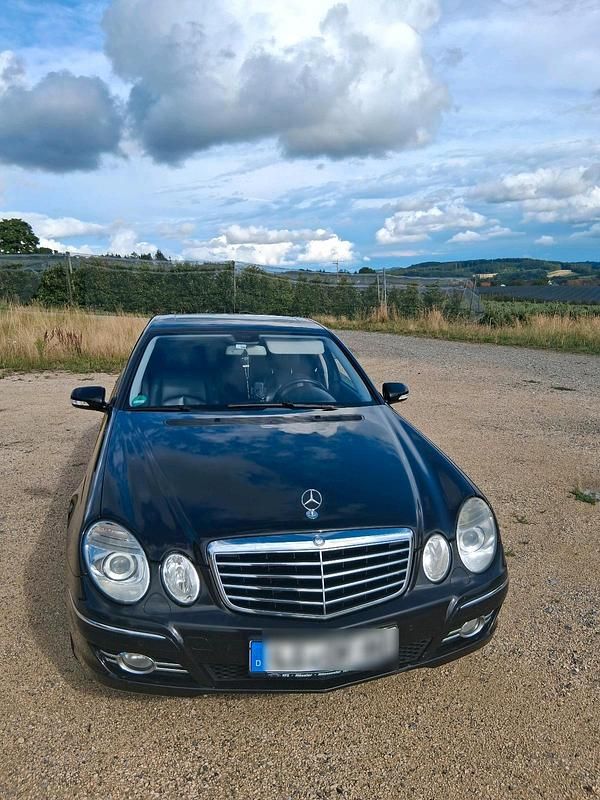 Schwarz Gebraucht 2006 Mercedes E350 Limousine | 4.000 € - Bild 1/4