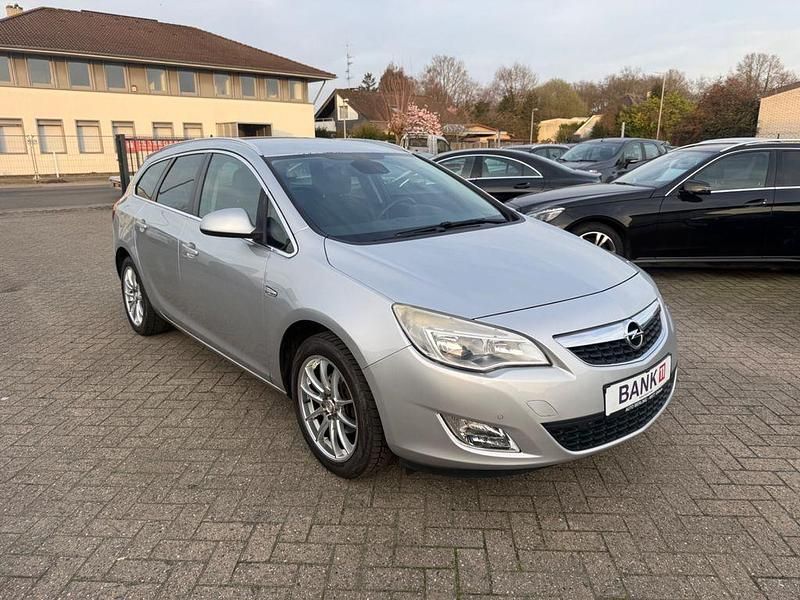 Gebraucht Opel Astra Innovation 140 PS (102 kW) 2012 Silber Kombi