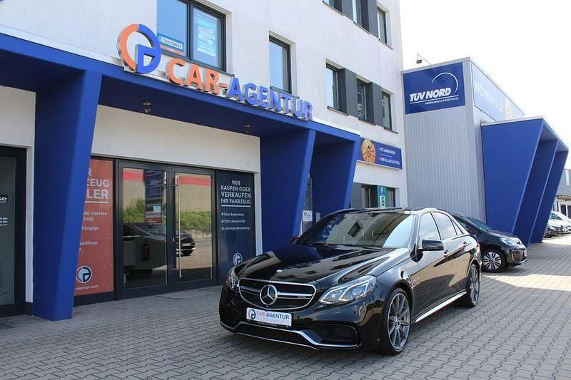 Schwarz Gebraucht 2015 Mercedes E63 AMG AMG Limousine | 46.500 € (Fairer Preis) - Bild 1/4