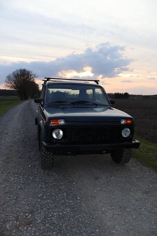 Second-hand Lada niva 82 CP (60 kW) 2008 Verde SUV