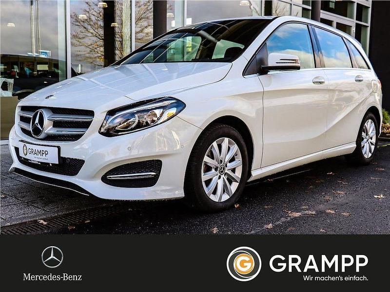 Weiß Gebraucht 2018 Mercedes B180 Style Van / Kleinbus | 18.890 € (Fairer Preis) - Bild 1/4