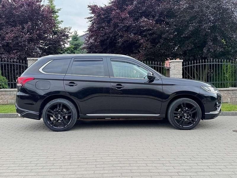 Schwarz Gebraucht 2015 Mitsubishi Outlander P-HEV SUV | 14.000 € (Teuer) - Bild 1/4