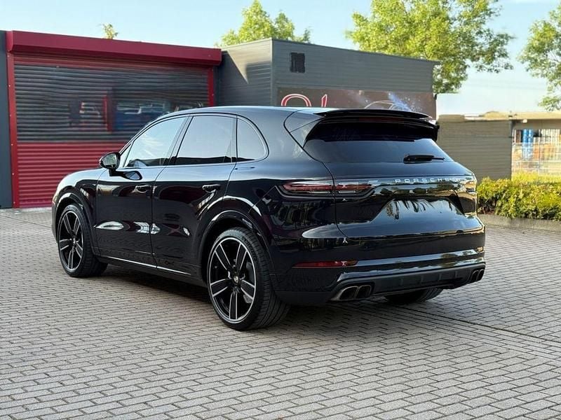 Gebraucht Porsche Cayenne Turbo Chrono 549 PS (403 kW) 2018 Schwarz SUV
