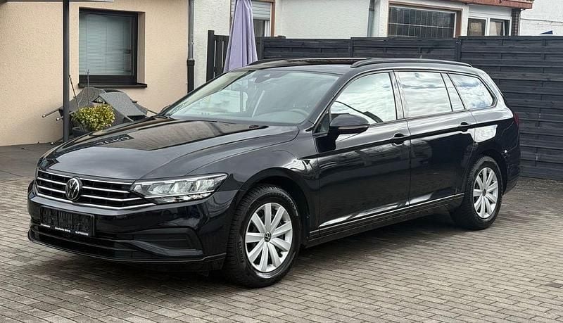 Gebraucht VW Passat 150 PS (110 kW) 2022 Schwarz Kombi