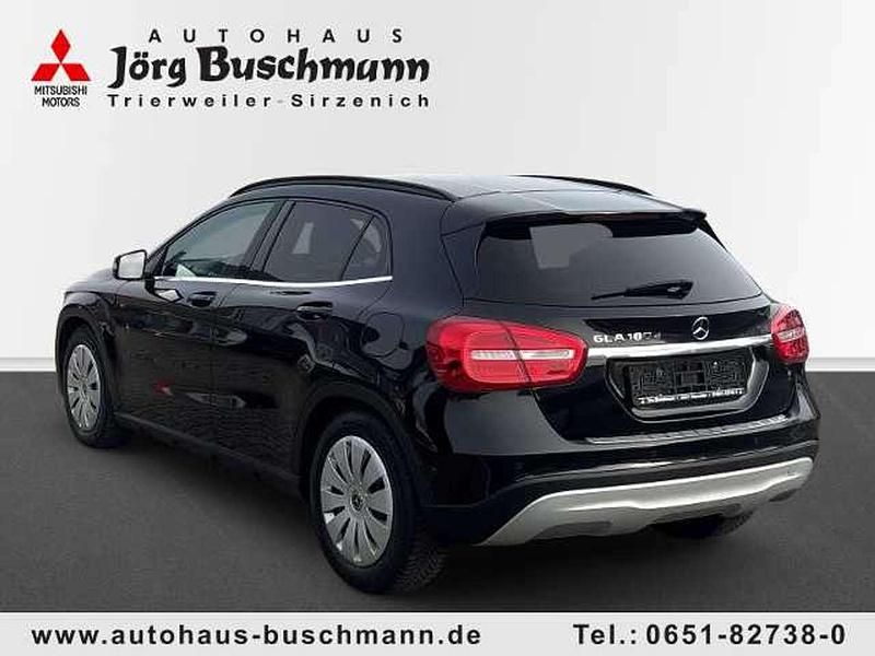 Gebraucht Mercedes GLA180 109 PS (80 kW) 2017 Schwarz SUV