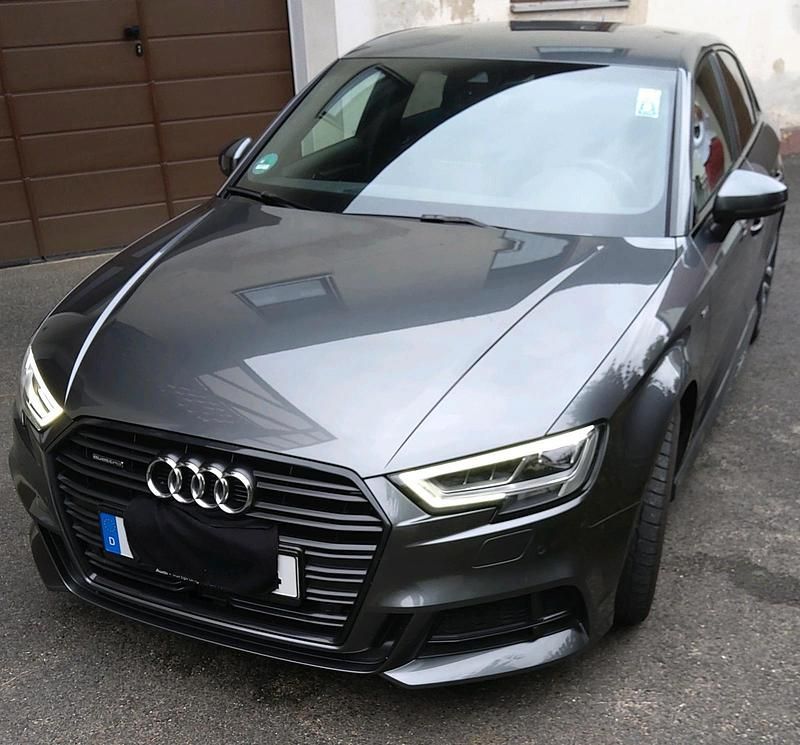 Grau Gebraucht 2018 Audi A3 S-Line Limousine | 21.800 € (Fairer Preis) - Bild 1/4