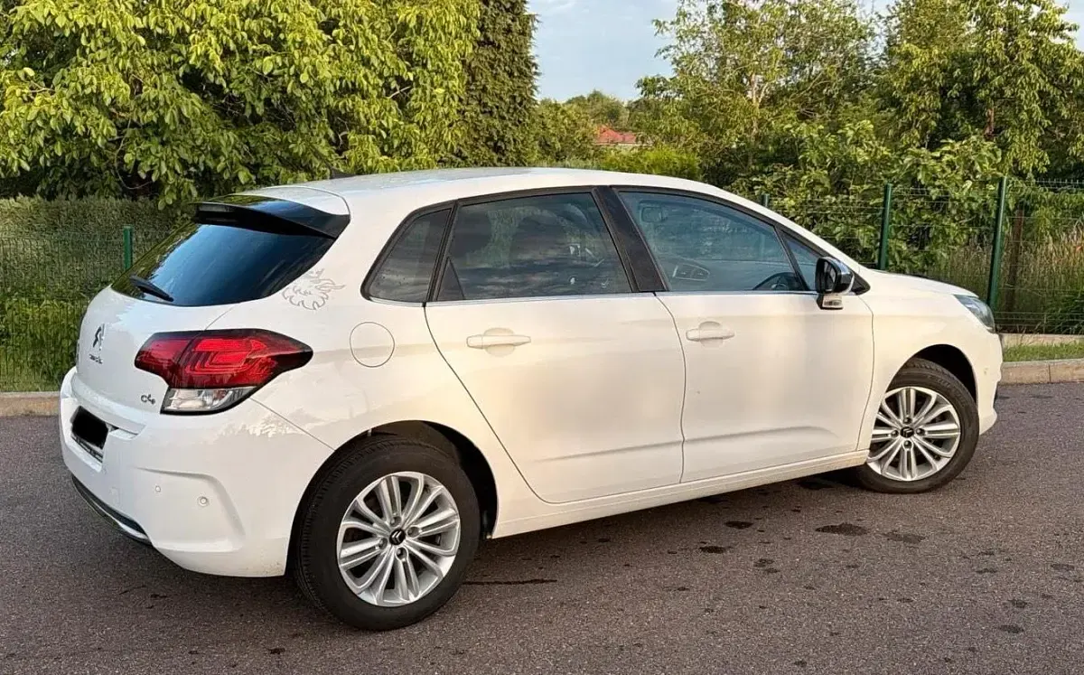 Gebraucht Citroën C4 120 PS (88 kW) 2016 Weiß Limousine