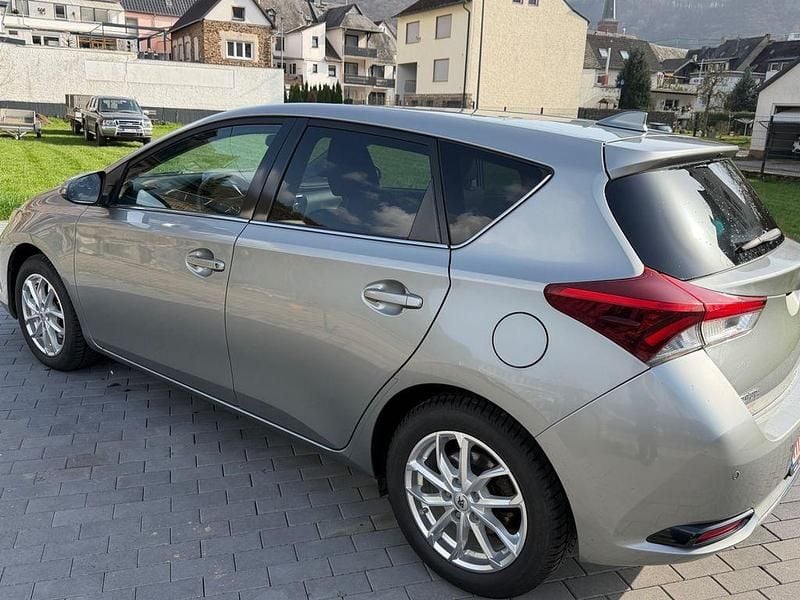 Gebraucht Toyota Auris Design 116 PS (85 kW) 2015 Grau Limousine