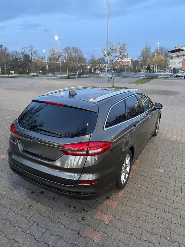 Gebraucht Ford Mondeo Titanium 179 PS (131 kW) 2019 Grau Kombi