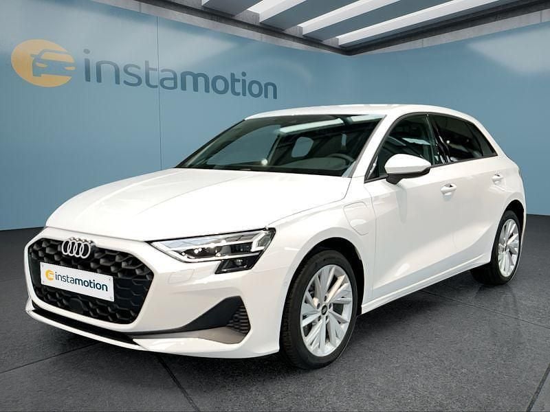 Weiß Gebraucht 2025 Audi A3 Sportback e-tron Kleinwagen | 36.849 € (Teuer) - Bild 1/4