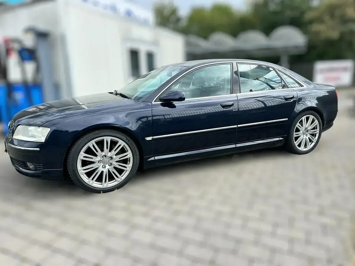 Gebraucht Audi A8 334 PS (245 kW) 2003 Blau Limousine