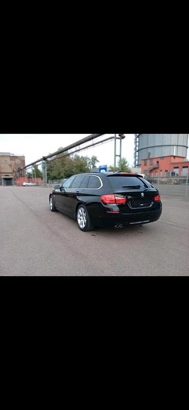 Schwarz Gebraucht 2011 BMW 525 Kombi | 7.888 € (Superpreis) - Bild 1/4