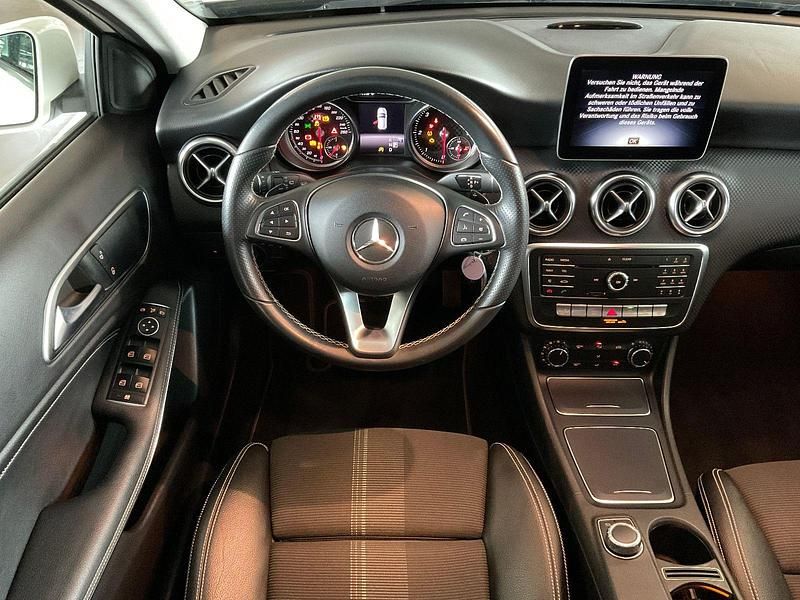 Gebraucht Mercedes A180 Progressive 109 PS (80 kW) 2018 Weiß Kleinwagen