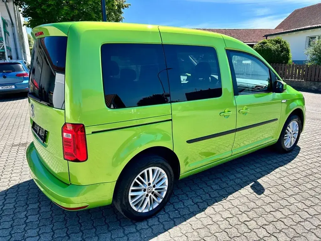 Gebraucht VW Caddy Trendline 131 PS (96 kW) 2020 Viperngrün metallic Van / Kleinbus