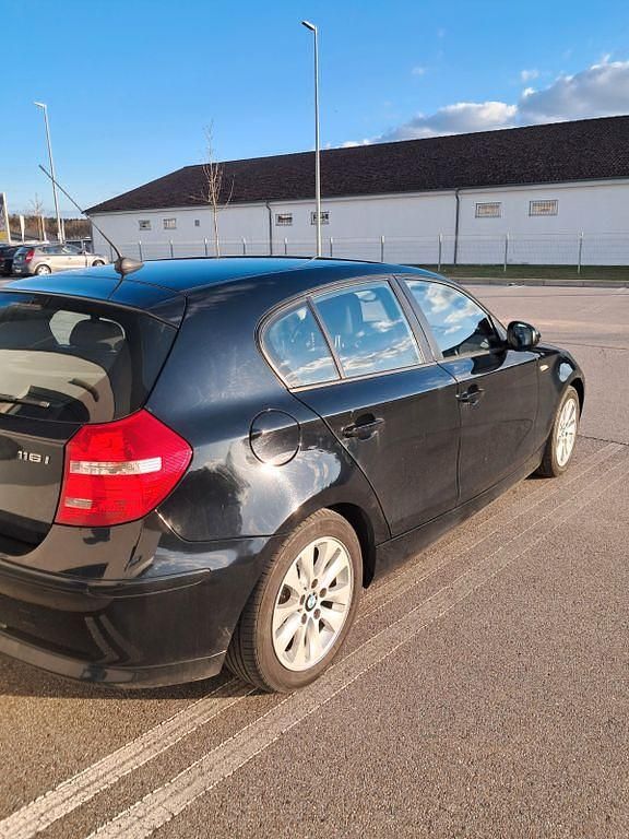 Gebraucht BMW 116 122 PS (89 kW) 2010 Schwarz Kleinwagen