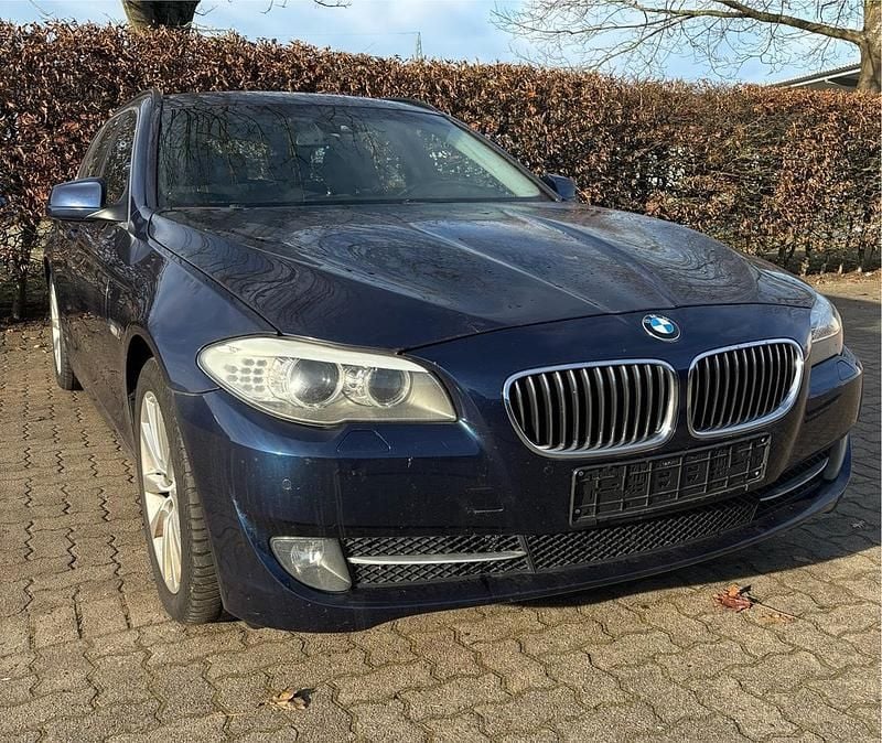 Blau Gebraucht 2011 BMW 525 Kombi | 4.990 € (Guter Preis) - Bild 1/4