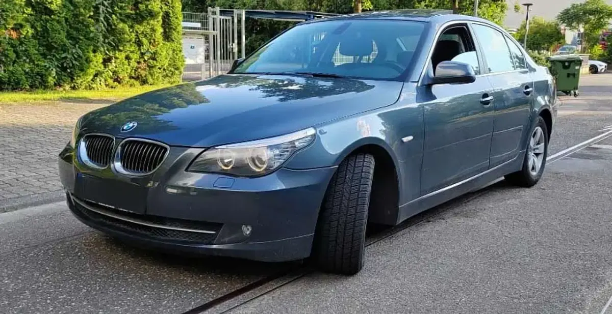 Gebraucht BMW 523 190 PS (139 kW) 2009 Grau Limousine