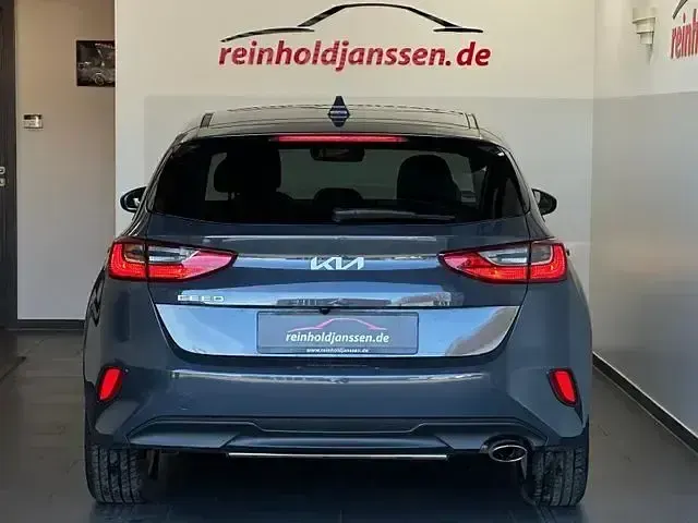Usado Kia Ceed 101 CV (74 kW) 2024 Gris Utilitario