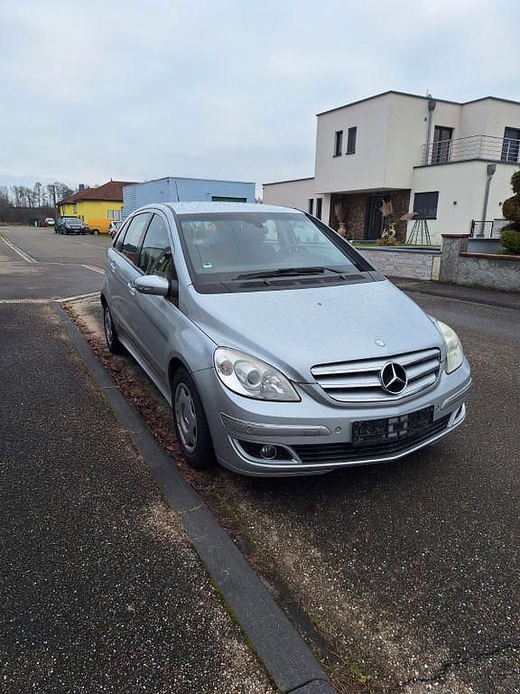 Gebraucht Mercedes B150 95 PS (69 kW) 2005 Silber Van / Kleinbus