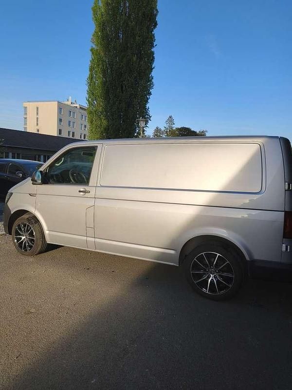 Używany VW Transporter 150 KM (110 kW) 2016 Srebrny Van