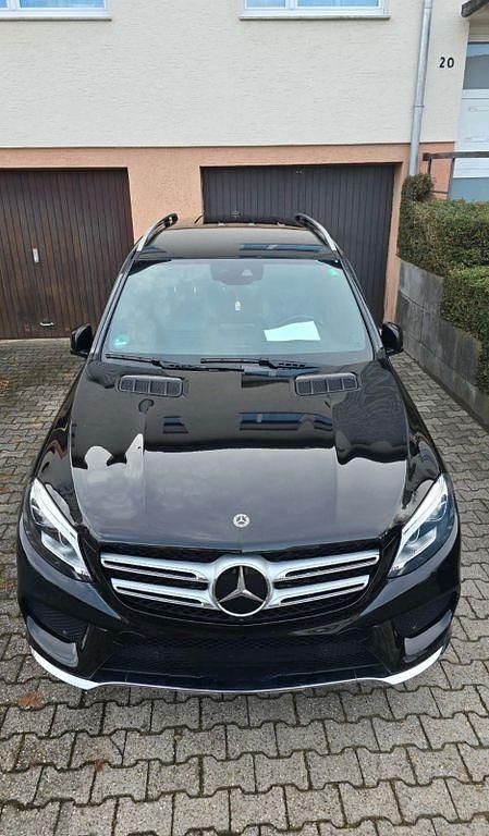 Schwarz Gebraucht 2017 Mercedes GLE350 SUV | 32.300 € (Fairer Preis) - Bild 1/4