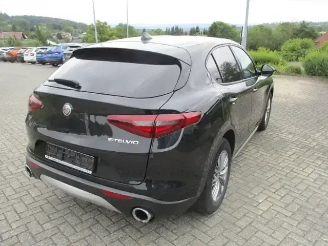 Gebraucht Alfa Romeo Stelvio Business 190 PS (139 kW) 2021 Colore esterno (metallic) SUV