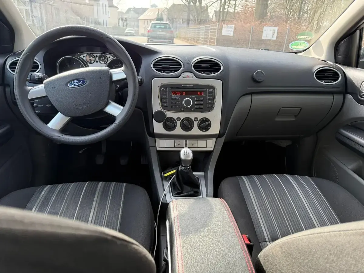 Usata Ford Focus 109 CV (80 kW) 2010 Nero Station wagon