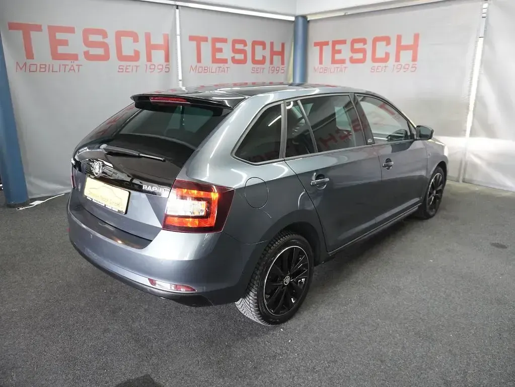 Gebraucht Skoda Rapid Ambition 105 PS (77 kW) 2015 Grau Kleinwagen