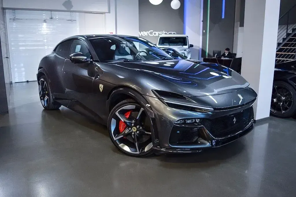 Second-hand Ferrari Purosangue 725 CP (533 kW) 2025 Negru SUV