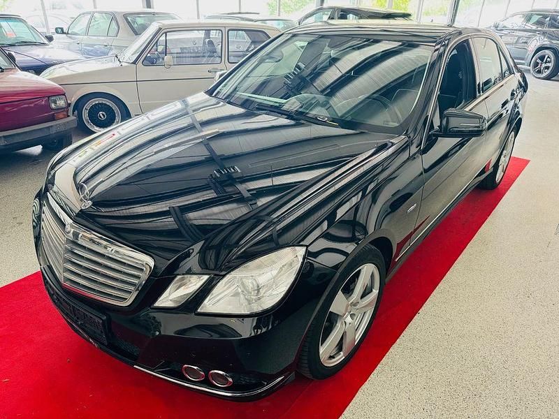Gebraucht Mercedes E200 136 PS (100 kW) 2011 Schwarz Limousine