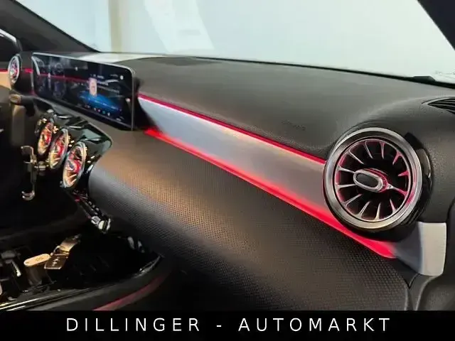 Gebraucht Mercedes A200 AMG line 163 PS (119 kW) 2019 Rot Limousine