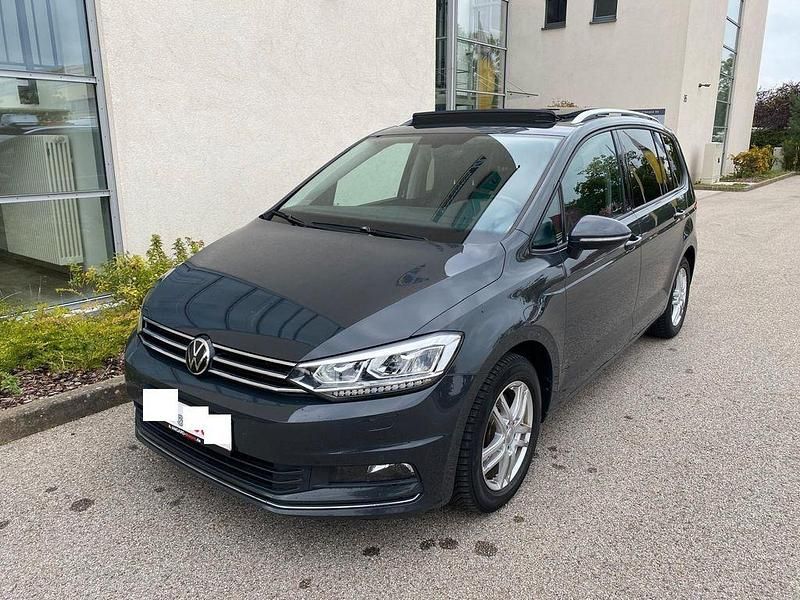 Grau Gebraucht 2021 VW Touran Active Van / Kleinbus | 15.890 € (Fairer Preis) - Bild 1/4