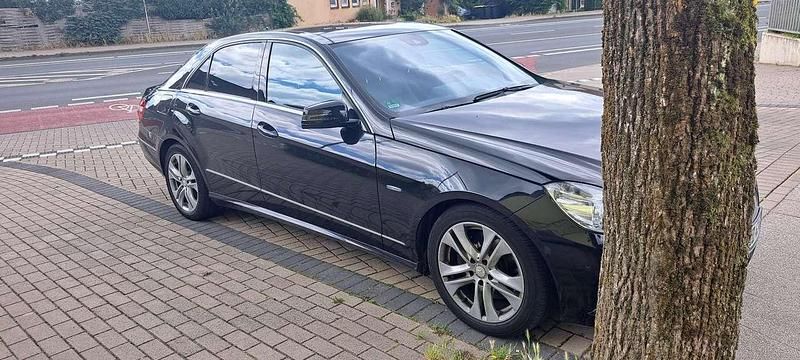 Schwarz Gebraucht 2010 Mercedes 300 Limousine | 10.000 € - Bild 1/4