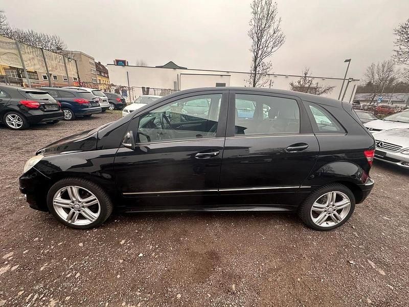 Gebraucht Mercedes B180 116 PS (85 kW) 2010 Schwarz Van / Kleinbus