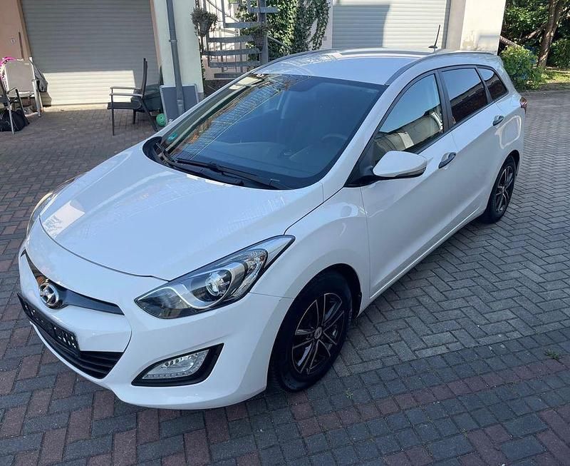 Weiß Gebraucht 2014 Hyundai i30 Kombi | 8.400 € (Fairer Preis) - Bild 1/4