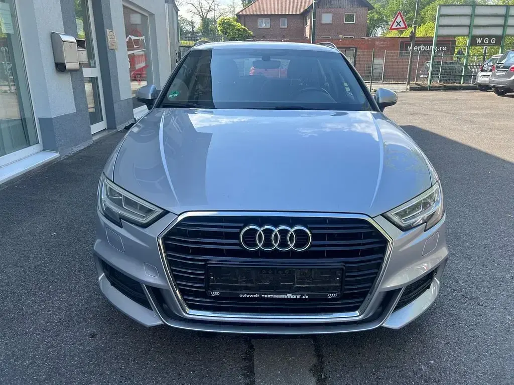 Second-hand Audi A3 S-Line 116 CP (85 kW) 2017 Argintiu Berlinǎ