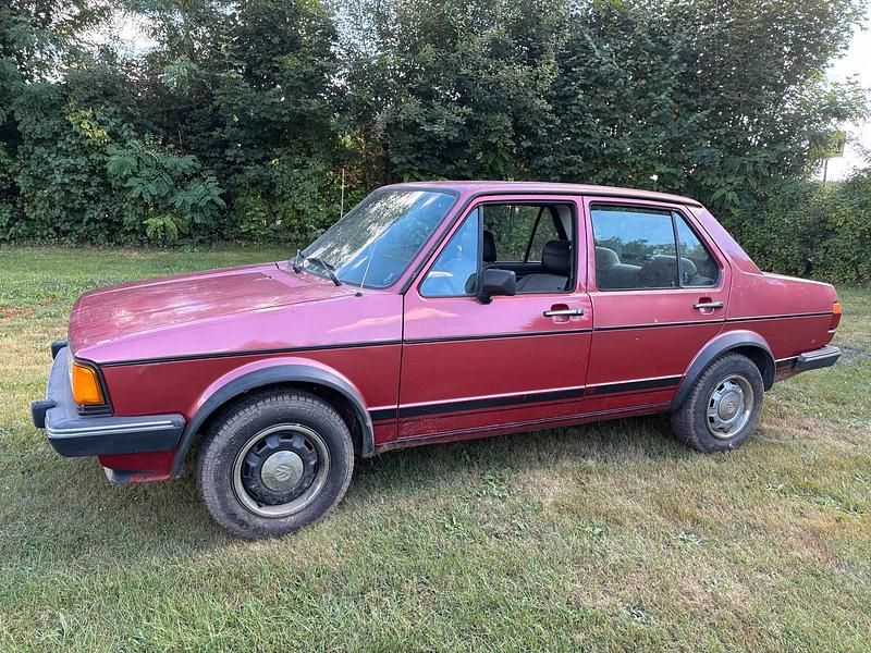 Rot Gebraucht 1982 VW Jetta Limousine | 2.590 € - Bild 1/4