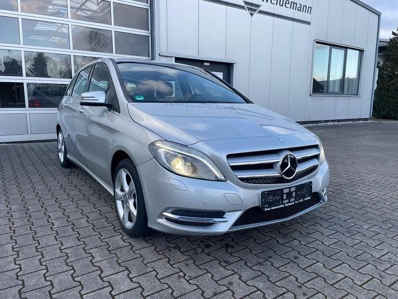 Gebraucht Mercedes B180 109 PS (80 kW) 2014 Silber Van / Kleinbus