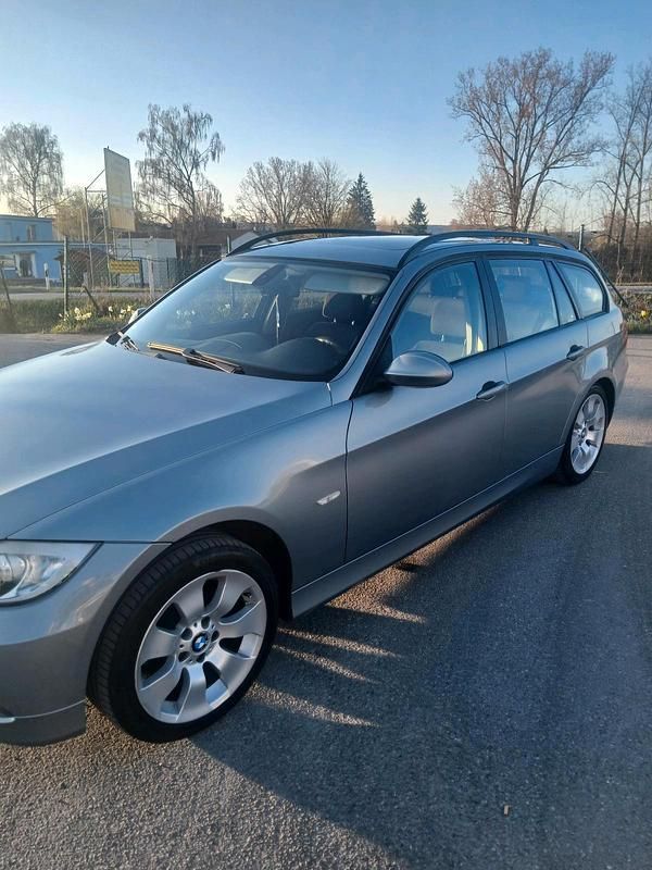 Gebraucht BMW 320 163 PS (119 kW) 2007 Grau Kombi