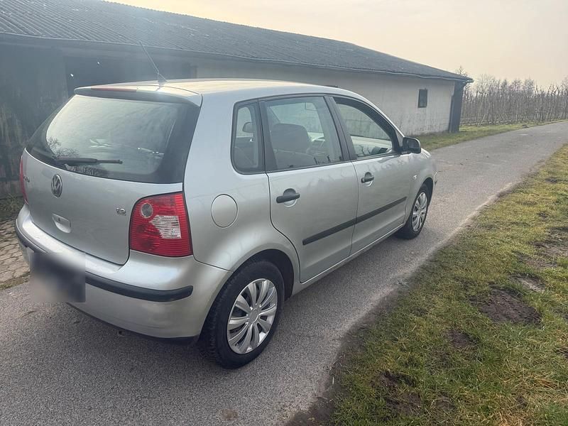 Gebraucht VW Polo 64 PS (47 kW) 2003 Silber Kleinwagen